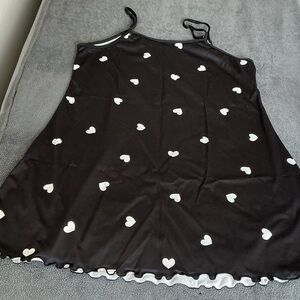 SHEIN Black and White Heart Chemise